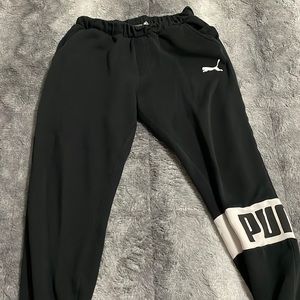 Size large Puma women’s sweatpants